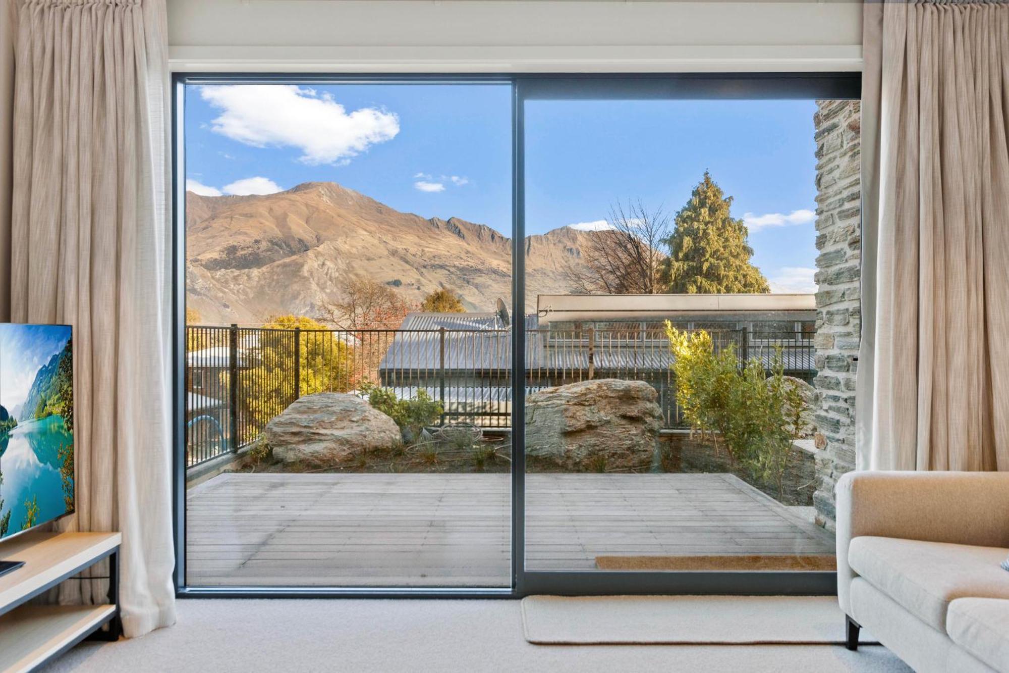 Guest House With Mountain Views 와나카 외부 사진